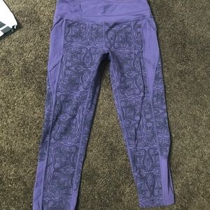 Athleta patterned crop